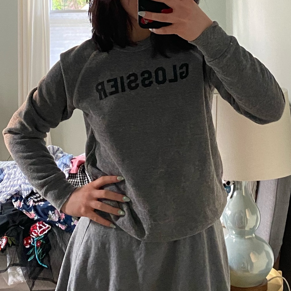 grey glossier crewneck sweater, size extra small